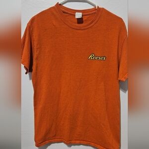 Reece's Peanut Butter Orange Medium Graphic Tshirt Choc & Peanut Butter B8